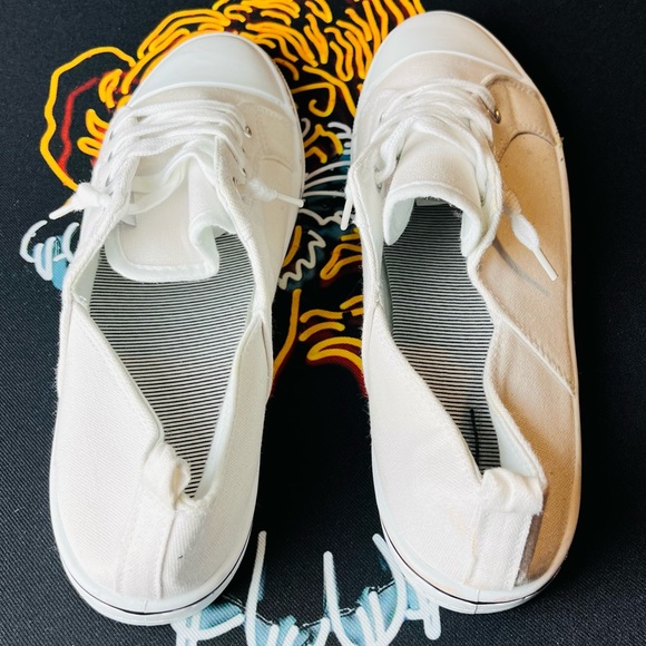 Maurices Women’s Classic Slip On Comfort White Walking Shoes Size 9.5M - Picture 2 of 7